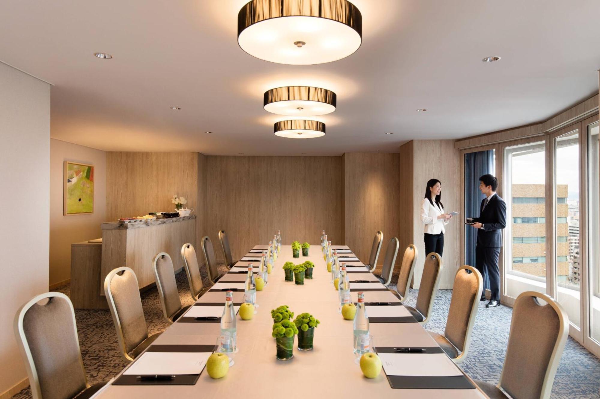 โรงแรม คอร์ตยาร์ด ชิน-โอซาก้า สเตชั่น 5*