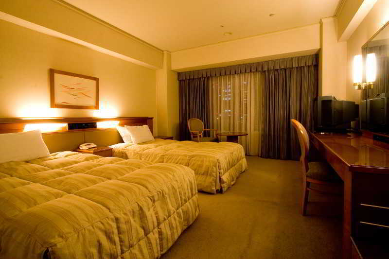 โรงแรม คอร์ตยาร์ด ชิน-โอซาก้า สเตชั่น 5*